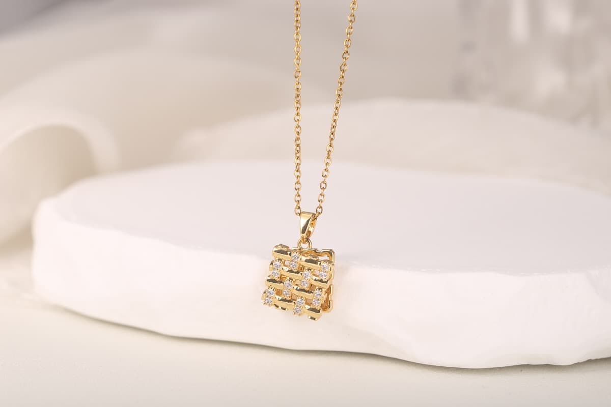 Elegant Emerald-Cut Zircon Pendant Necklace 18K Gold Plated