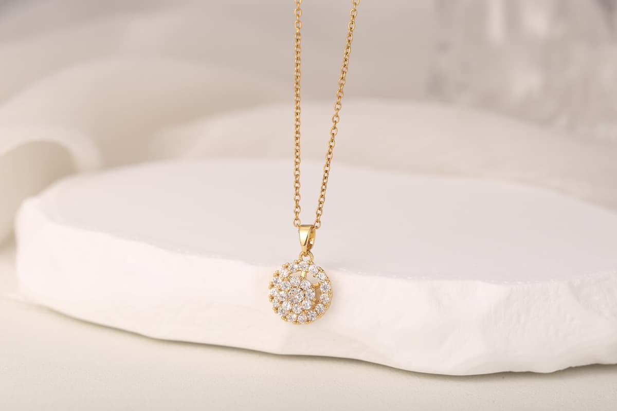 Elegant Emerald-Cut Zircon Pendant Necklace 18K Gold Plated thumbnail 2