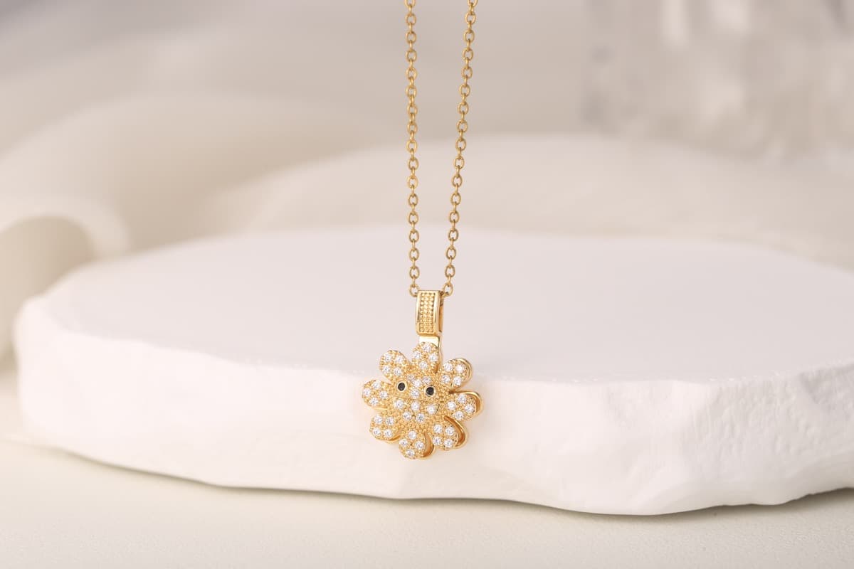 Elegant Emerald-Cut Zircon Pendant Necklace 18K Gold Plated thumbnail 4