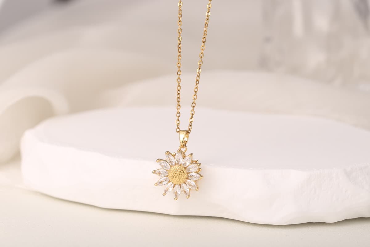Elegant Emerald-Cut Zircon Pendant Necklace 18K Gold Plated thumbnail 5