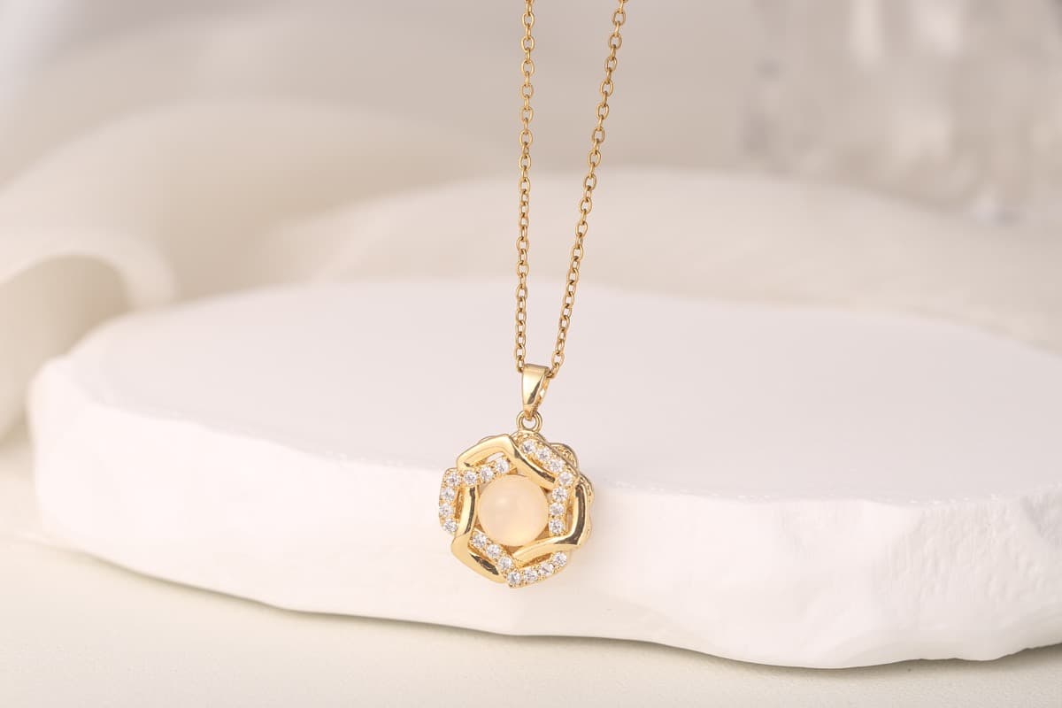 Elegant Emerald-Cut Zircon Pendant Necklace 18K Gold Plated thumbnail 7