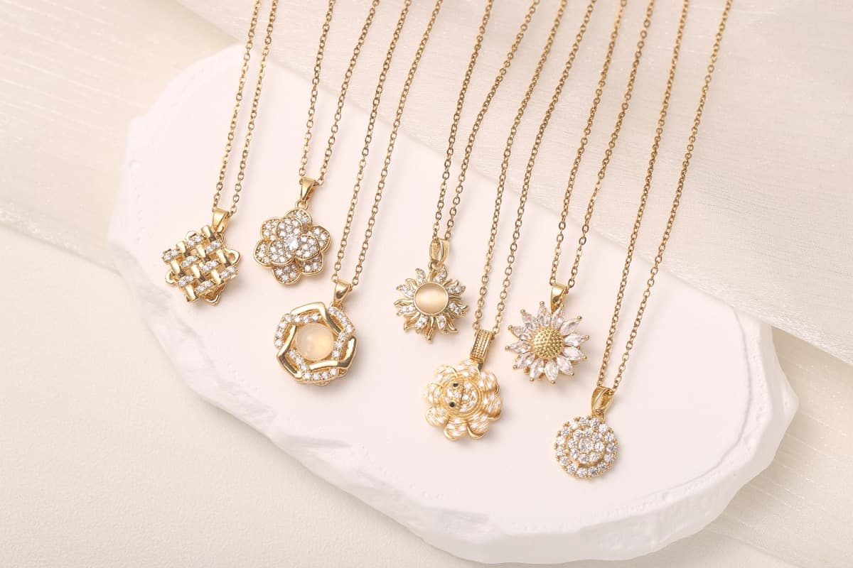 Elegant Emerald-Cut Zircon Pendant Necklace 18K Gold Plated thumbnail 9