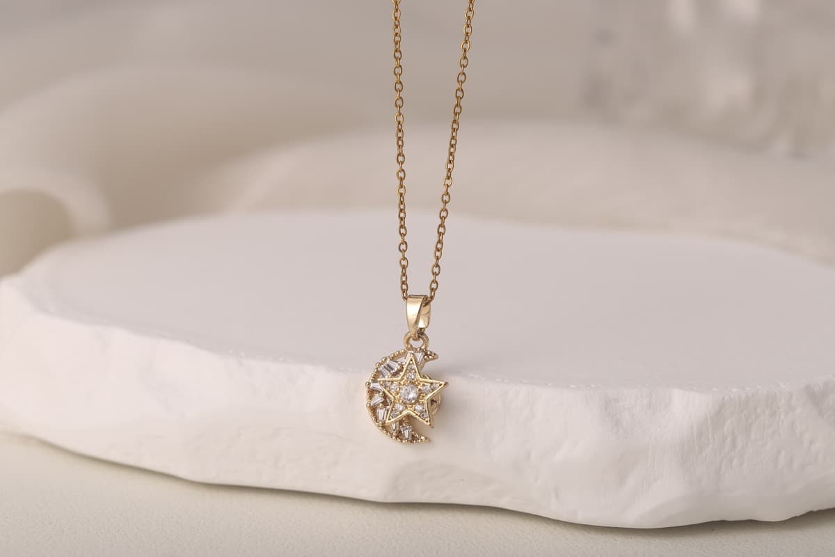 Elegant Oval Zircon Pendant Necklace 18K Gold Plated