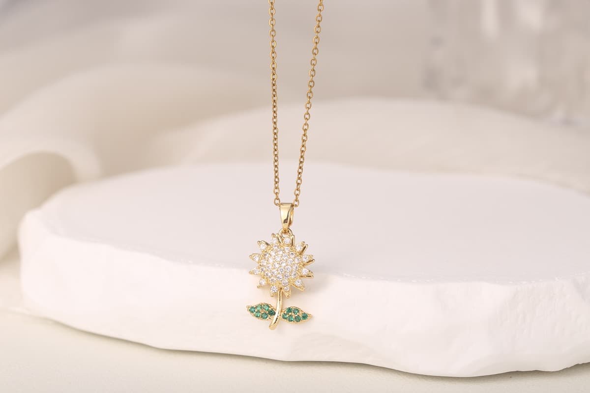 Romantic Heart Zircon Pendant Necklace 18K Gold Plated thumbnail 3