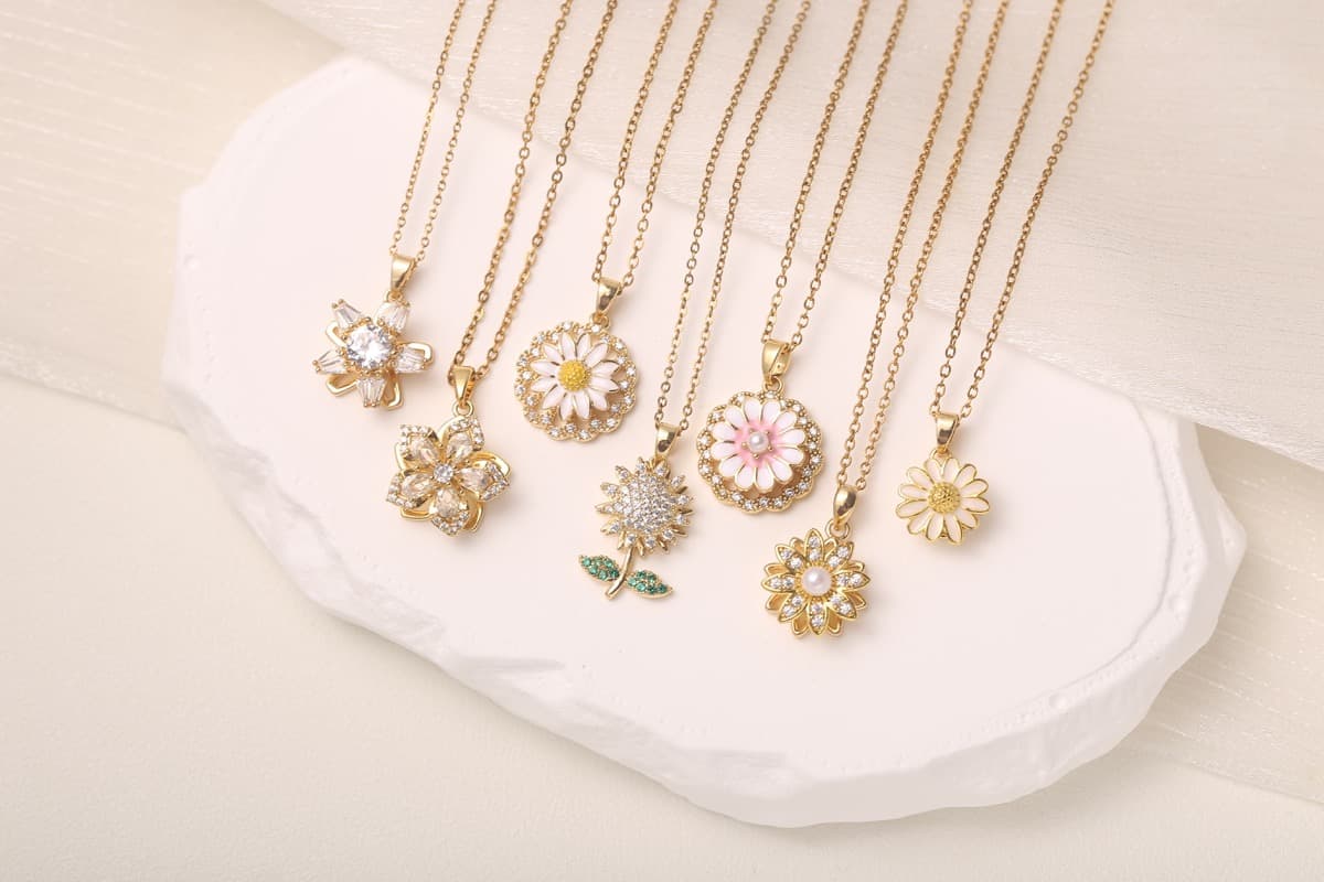 Romantic Heart Zircon Pendant Necklace 18K Gold Plated thumbnail 8