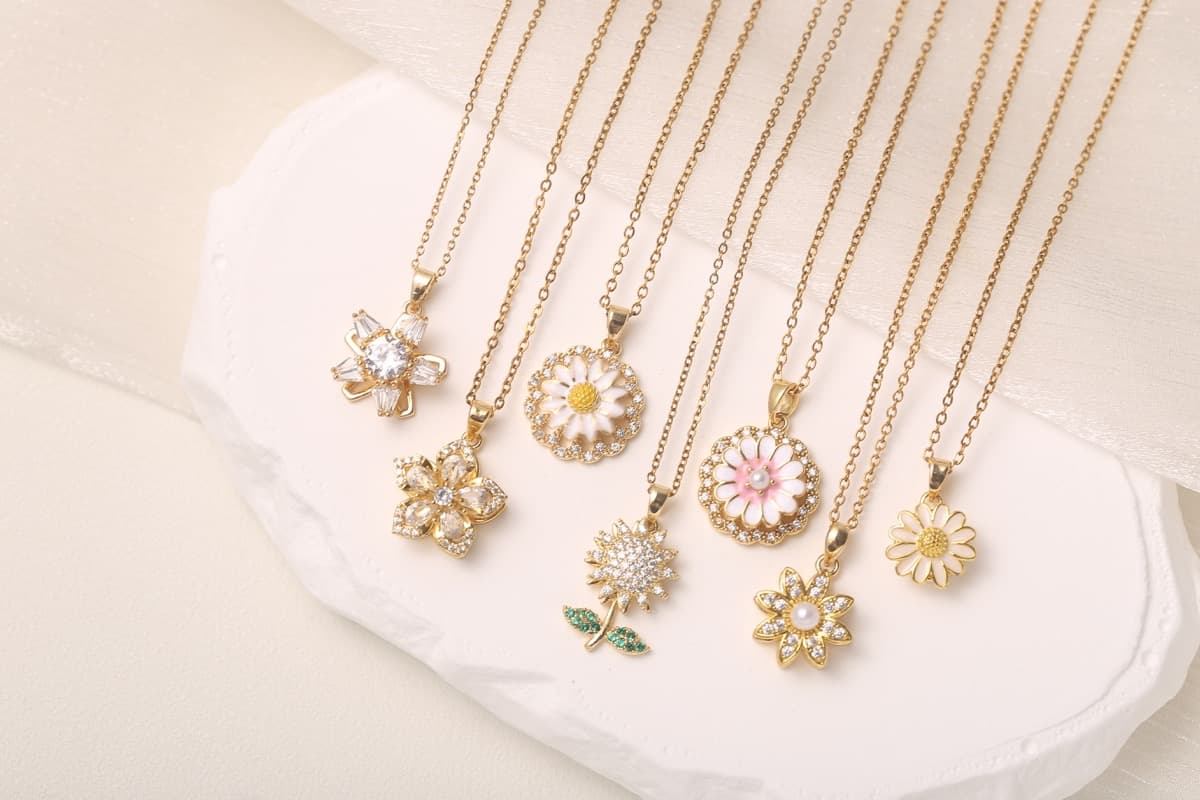 Romantic Heart Zircon Pendant Necklace 18K Gold Plated thumbnail 9