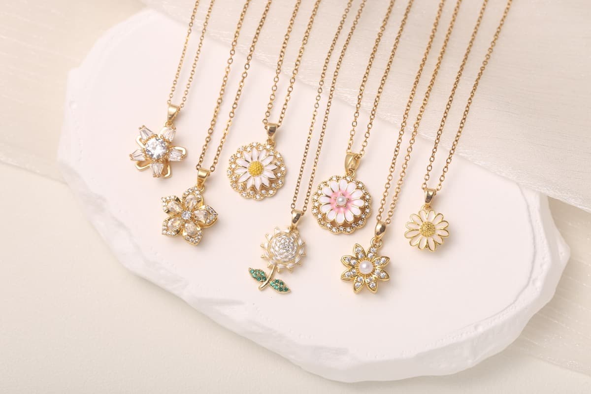Romantic Heart Zircon Pendant Necklace 18K Gold Plated thumbnail 10