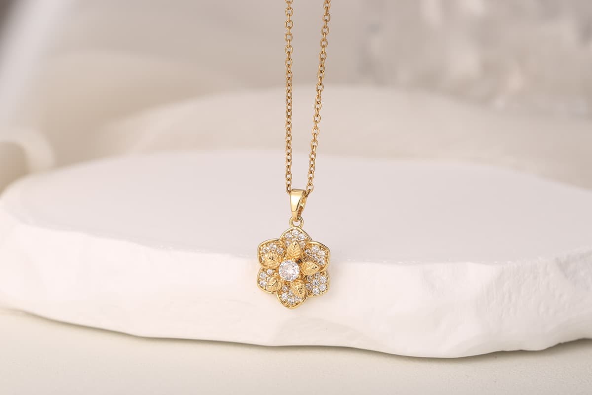 Elegant Teardrop Zircon Pendant Necklace 18K Gold Plated thumbnail 2