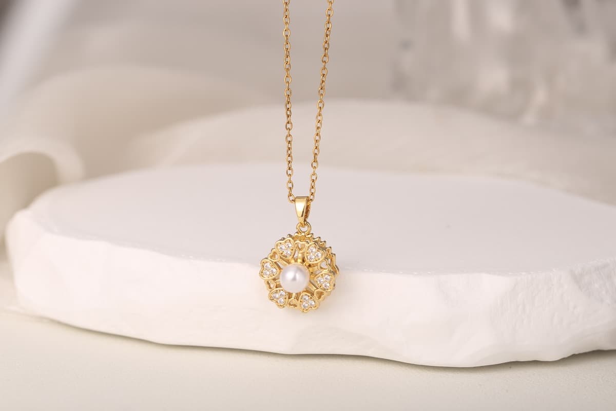 Elegant Teardrop Zircon Pendant Necklace 18K Gold Plated thumbnail 4
