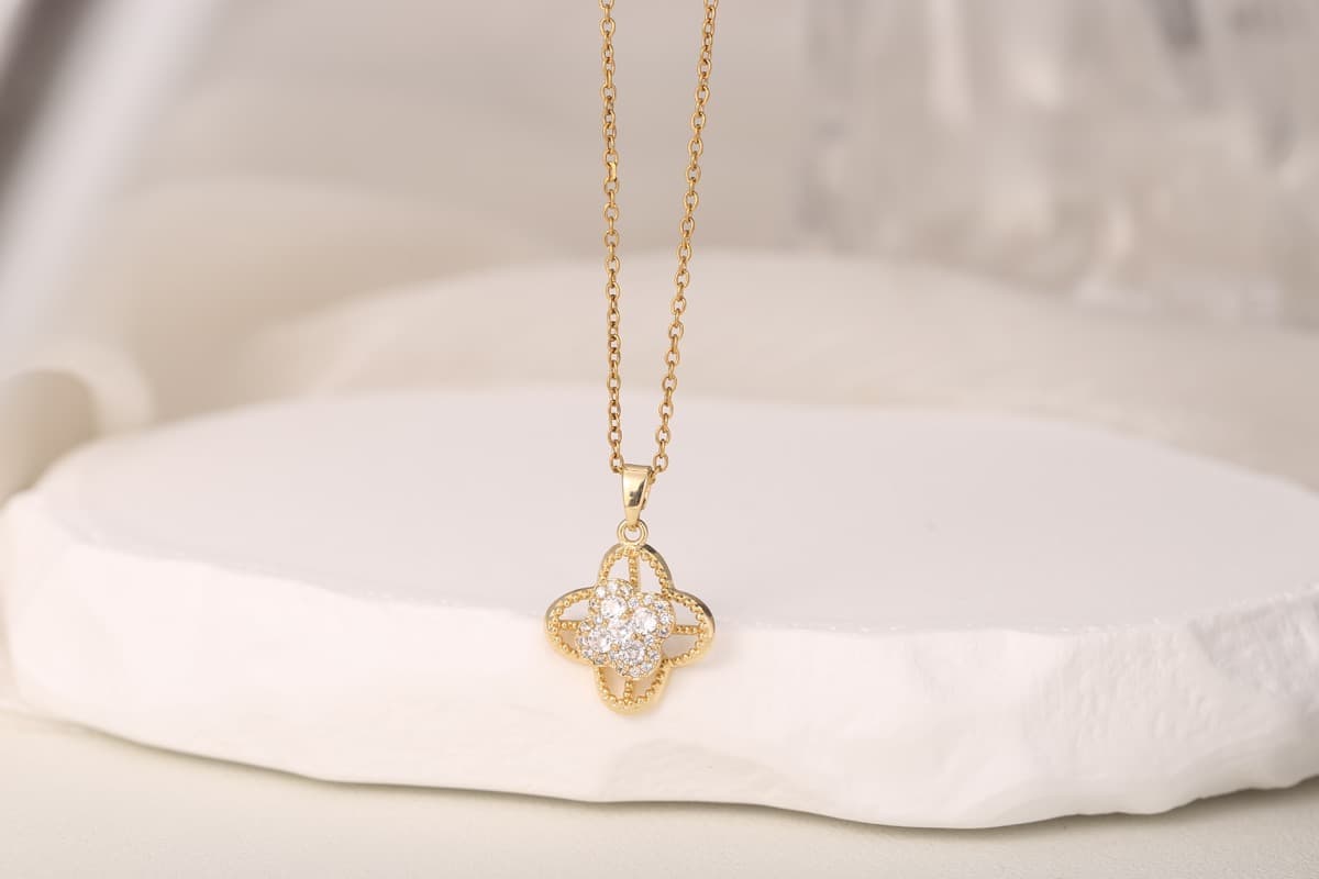 Elegant Teardrop Zircon Pendant Necklace 18K Gold Plated thumbnail 6