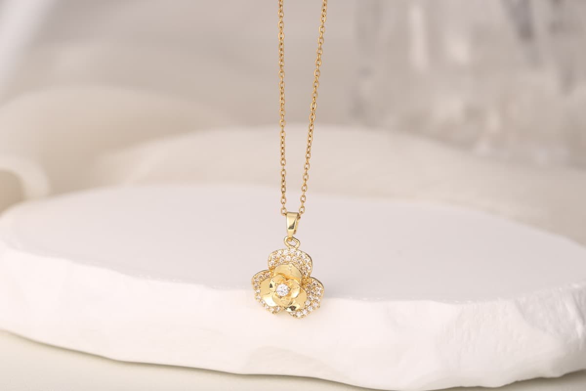 Elegant Teardrop Zircon Pendant Necklace 18K Gold Plated thumbnail 7