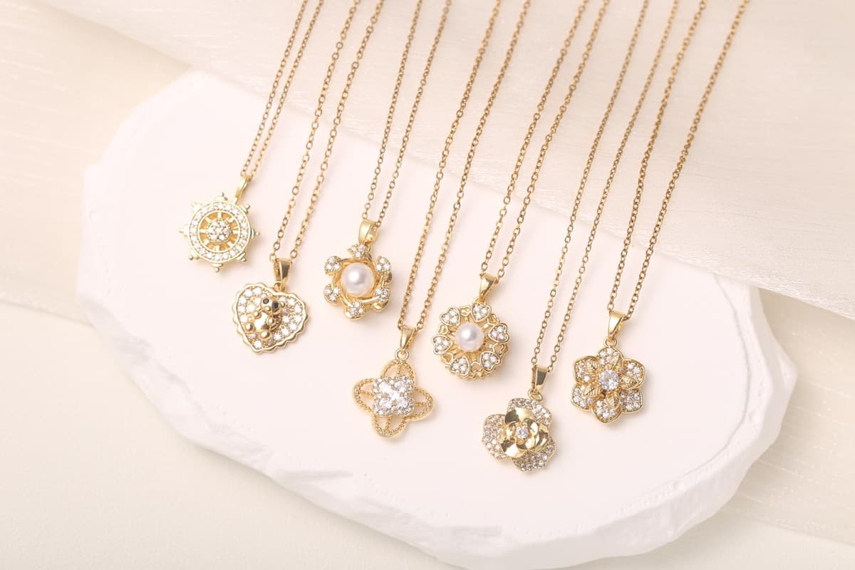 Elegant Teardrop Zircon Pendant Necklace 18K Gold Plated thumbnail 8
