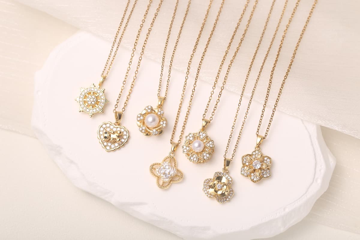Elegant Teardrop Zircon Pendant Necklace 18K Gold Plated thumbnail 9