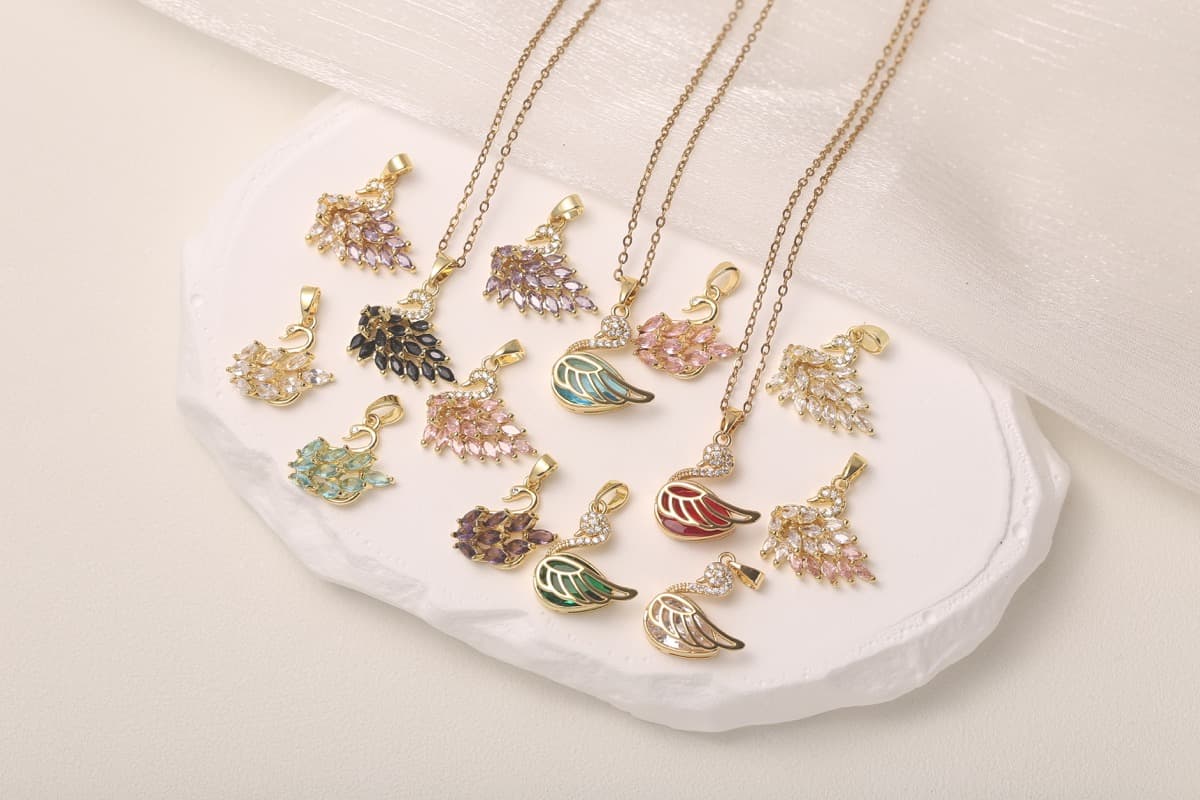 Elegant Circular Disc Zircon Pendant Necklace 18K Gold Plated
