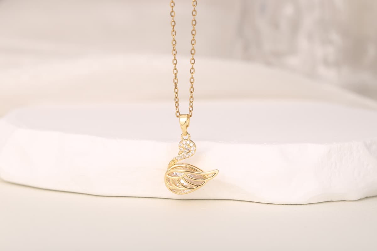 Elegant Circular Disc Zircon Pendant Necklace 18K Gold Plated thumbnail 11