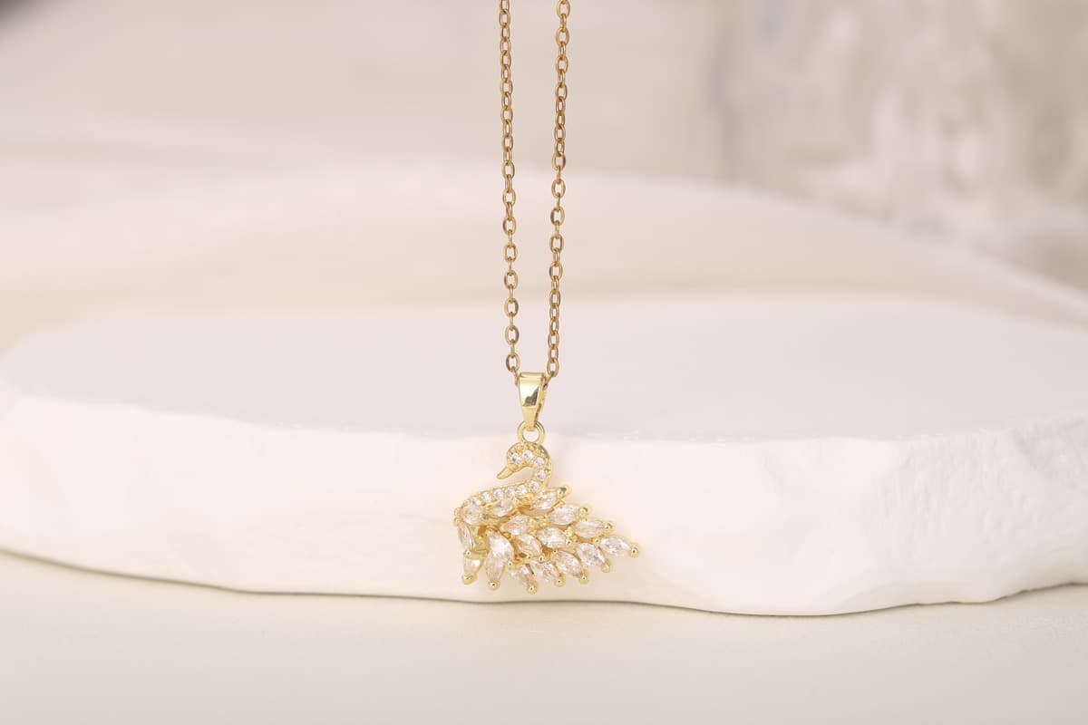 Elegant Circular Disc Zircon Pendant Necklace 18K Gold Plated thumbnail 13