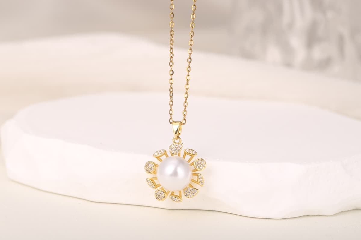 Romantic Heart Zircon Pendant Necklace 18K Gold Plated thumbnail 4