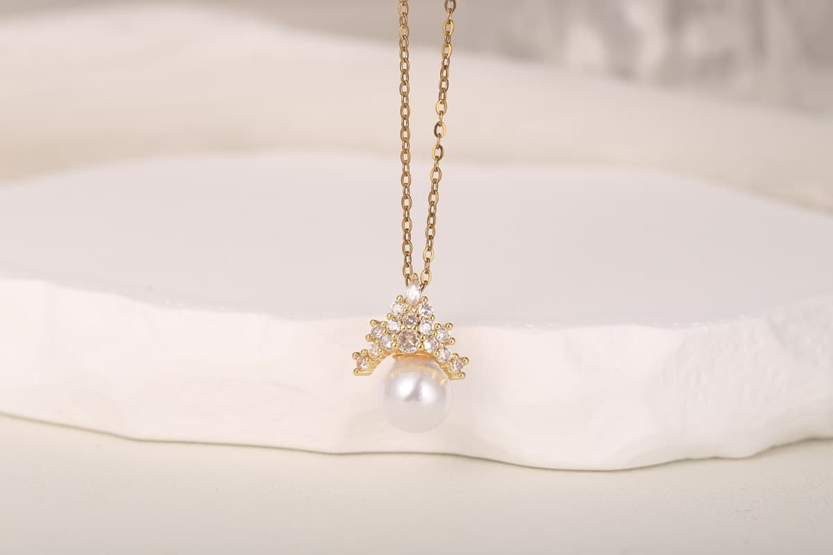 Elegant Round Zircon Disc Pendant Necklace 18K Gold Plated