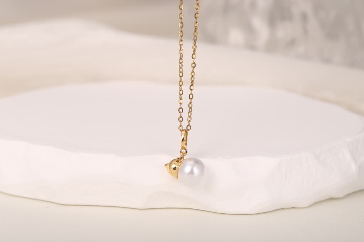 Elegant Round Zircon Disc Pendant Necklace 18K Gold Plated thumbnail 4