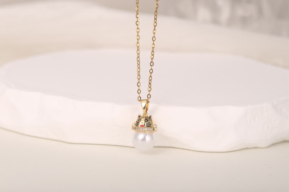 Elegant Round Zircon Disc Pendant Necklace 18K Gold Plated thumbnail 5