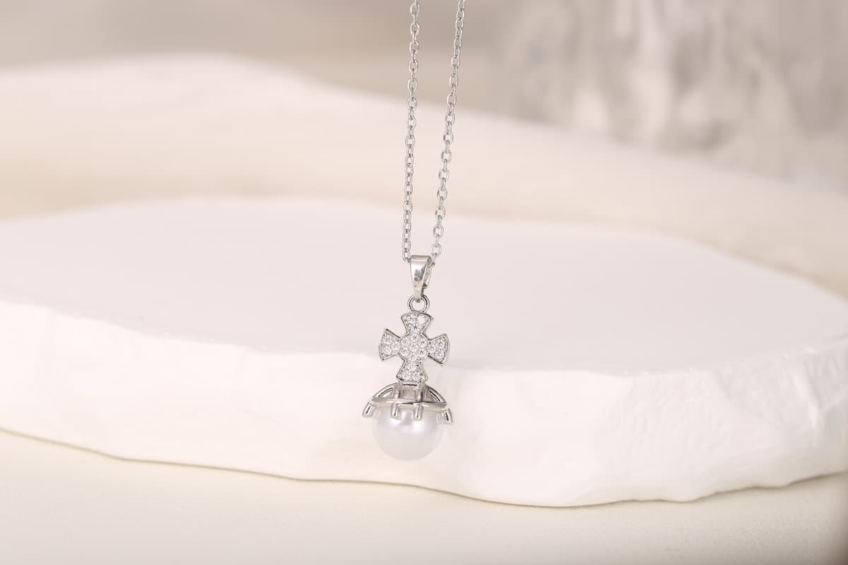 Elegant Round Zircon Disc Pendant Necklace 18K Gold Plated thumbnail 6