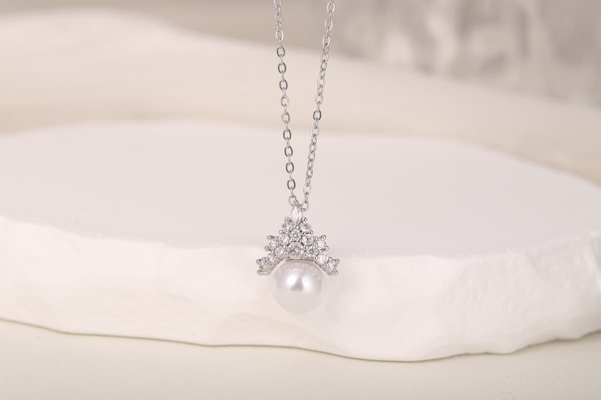 Elegant Round Zircon Disc Pendant Necklace 18K Gold Plated thumbnail 7
