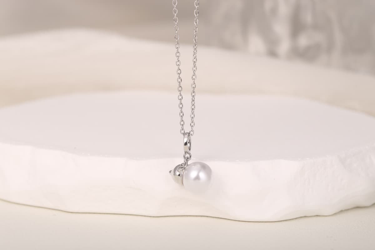 Elegant Round Zircon Disc Pendant Necklace 18K Gold Plated thumbnail 8