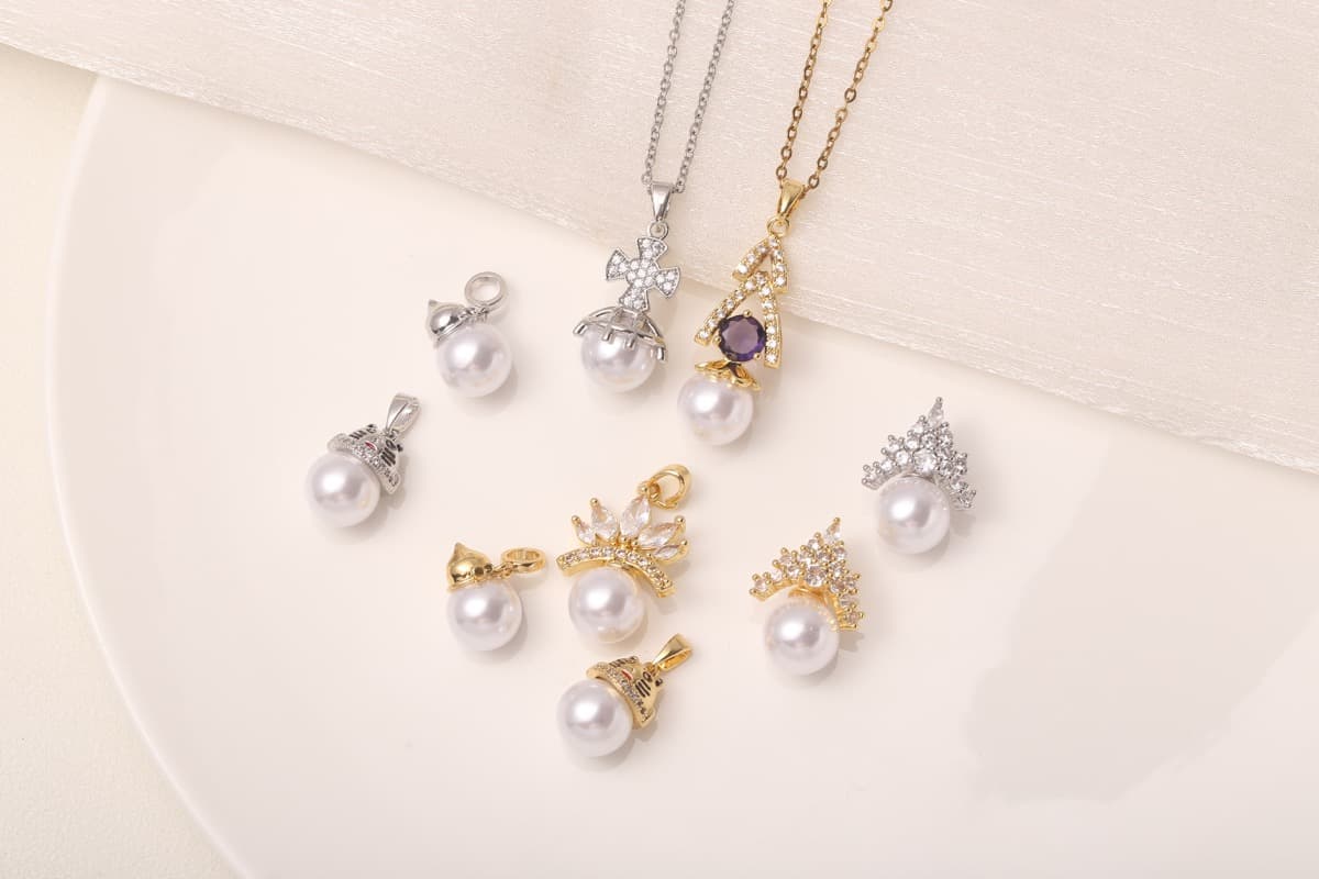 Elegant Round Zircon Disc Pendant Necklace 18K Gold Plated thumbnail 10
