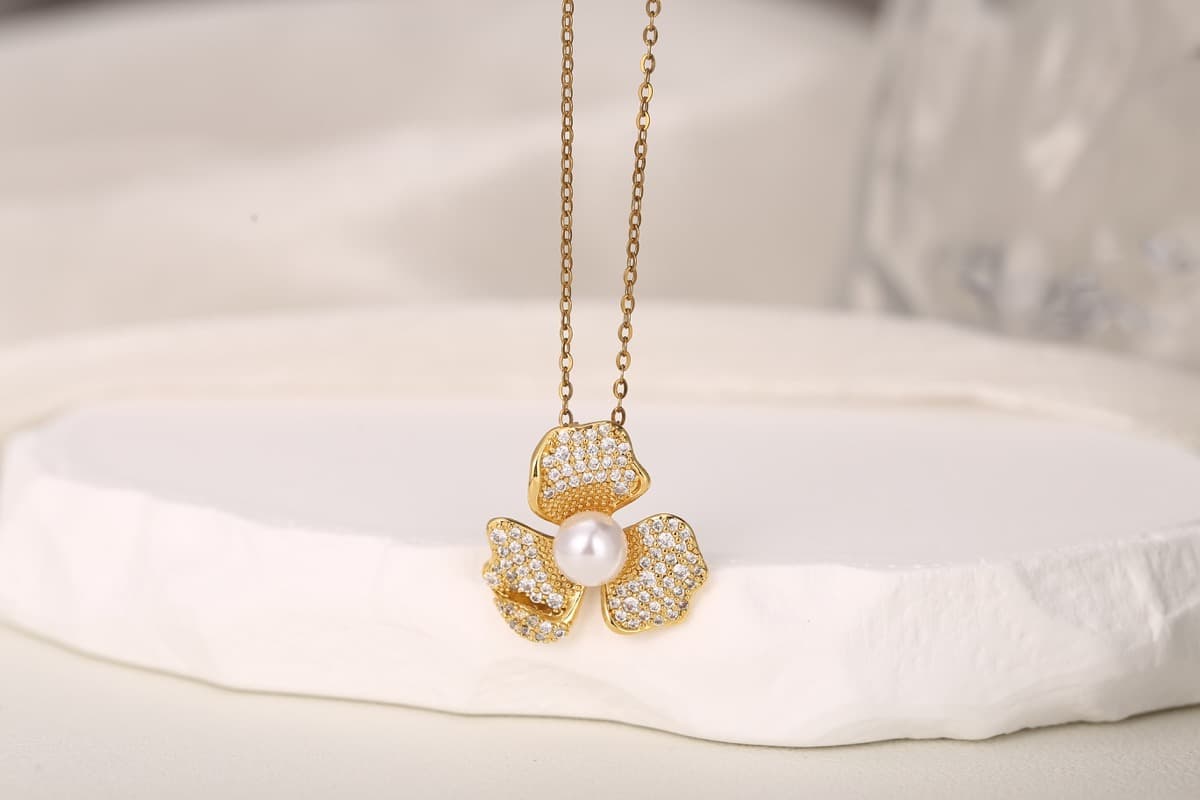 Romantic Heart Zircon Pendant Necklace 18K Gold Plated thumbnail 5