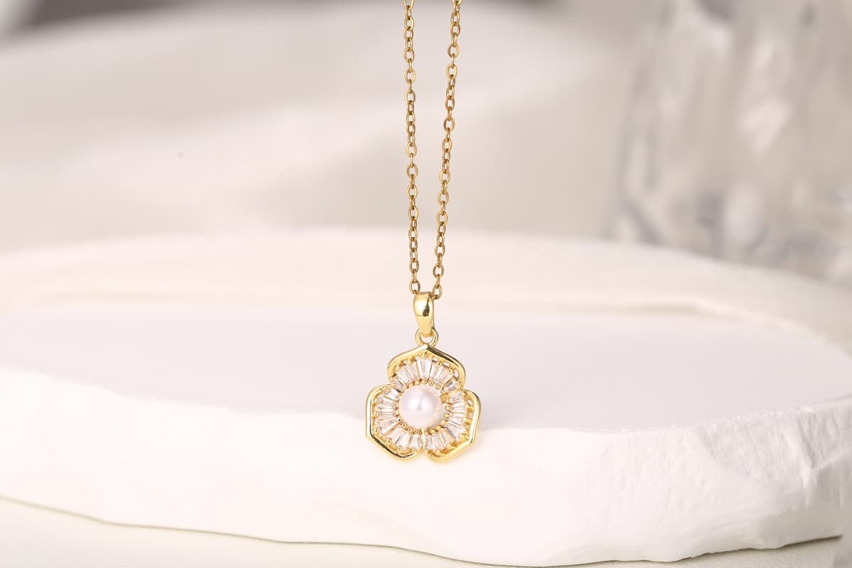Elegant Teardrop Zircon Drop Earrings 18K Gold Plated thumbnail 8