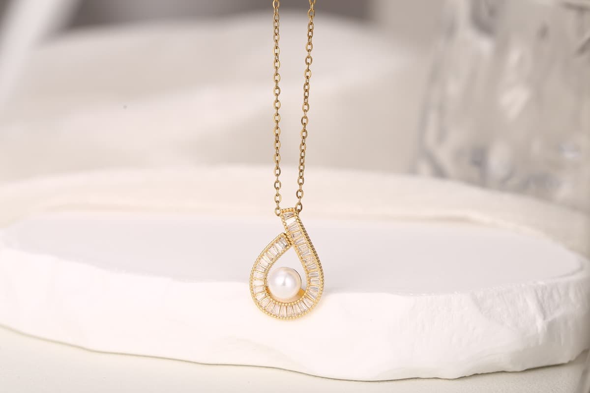 Elegant Teardrop Zircon Drop Earrings 18K Gold Plated thumbnail 9