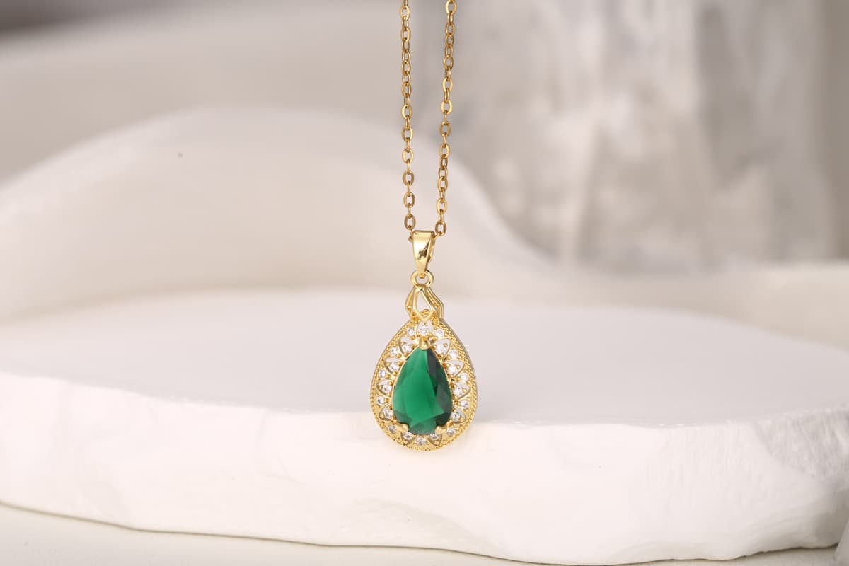Romantic Teardrop Zircon Pendant Necklace 18K Gold Plated thumbnail 7