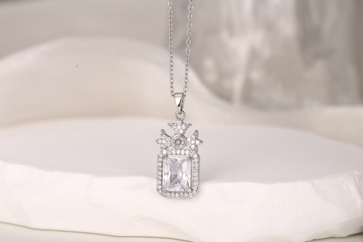 Modern Bar Drop Zircon Necklace 18K Gold Plated thumbnail 9