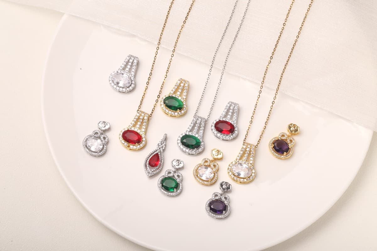 Elegant Teardrop Zircon Pendant Necklace 18K Gold Plated
