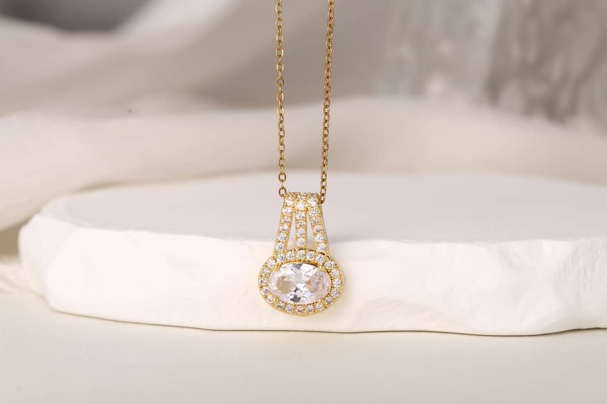 Elegant Teardrop Zircon Pendant Necklace 18K Gold Plated thumbnail 4