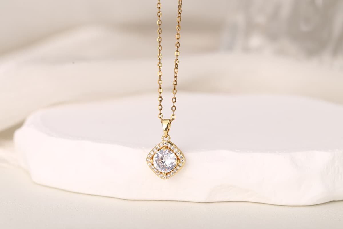 Elegant Teardrop Zircon Pendant Necklace 18K Gold Plated thumbnail 2