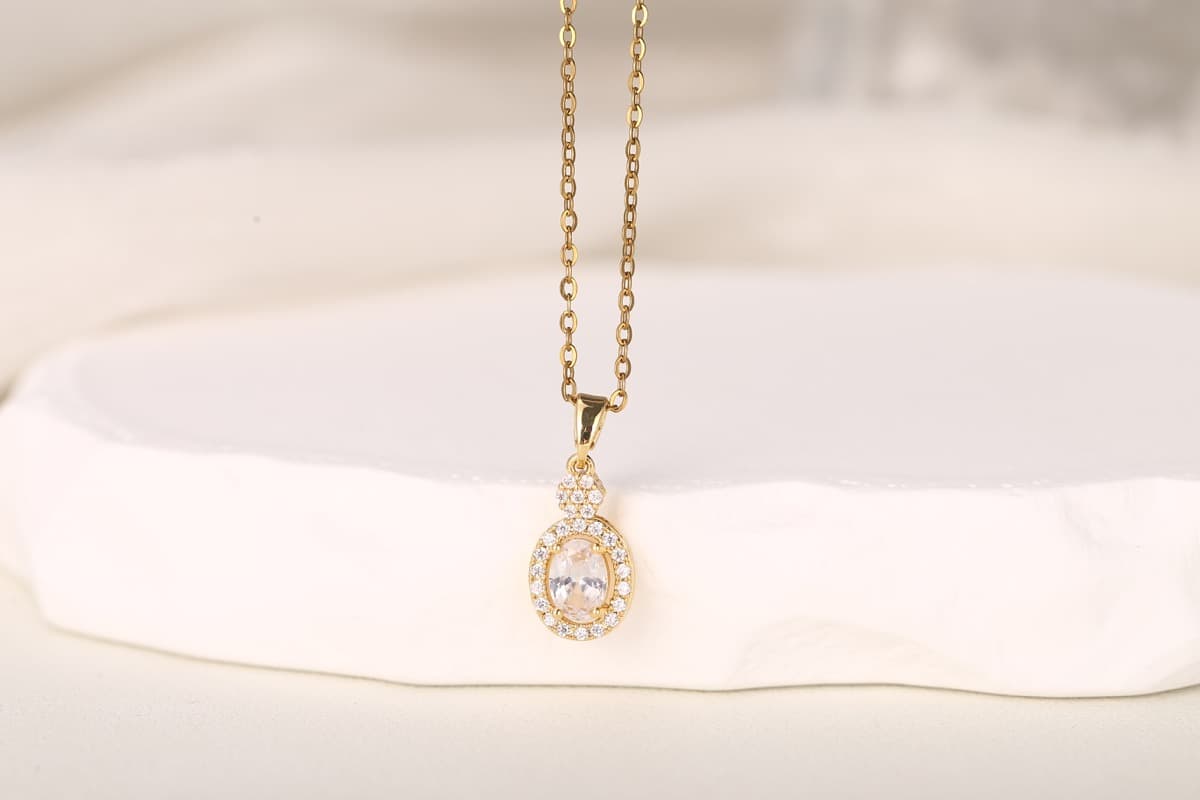 Elegant Teardrop Zircon Pendant Necklace 18K Gold Plated thumbnail 12