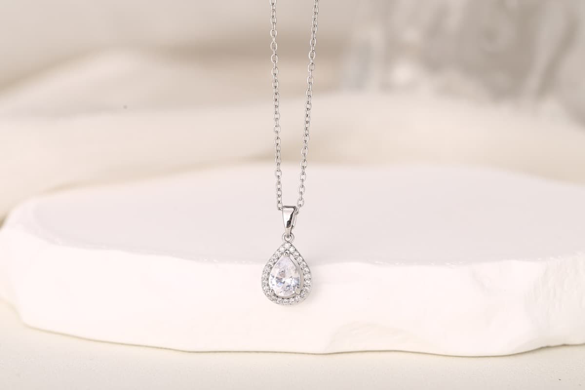 Elegant Teardrop Zircon Pendant Necklace 18K Gold Plated thumbnail 18