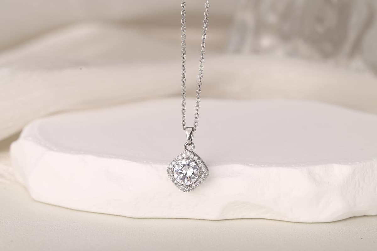 Elegant Teardrop Zircon Pendant Necklace 18K Gold Plated thumbnail 21