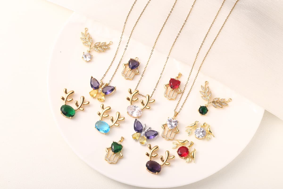 Vintage Floral Zircon Pendant Necklace 18K Gold Plated