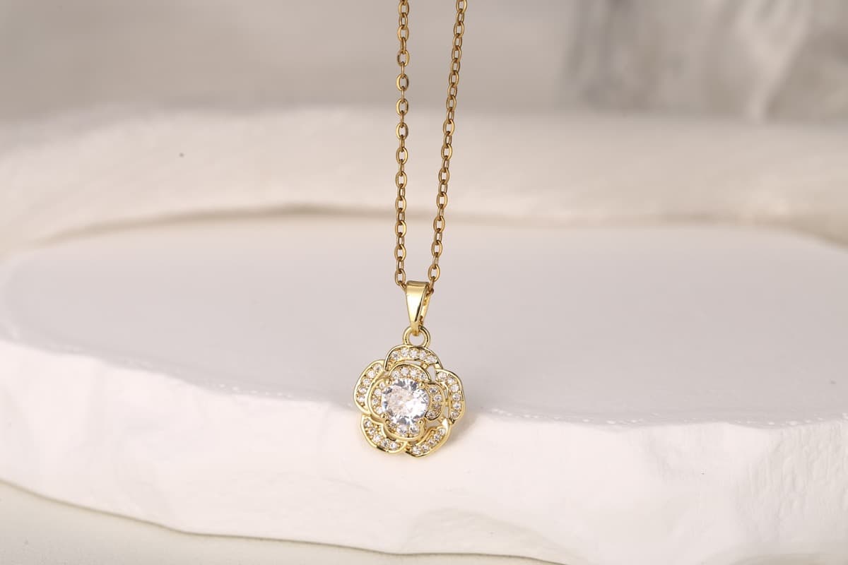 Romantic Heart Zircon Pendant Necklace 18K Gold Plated thumbnail 6