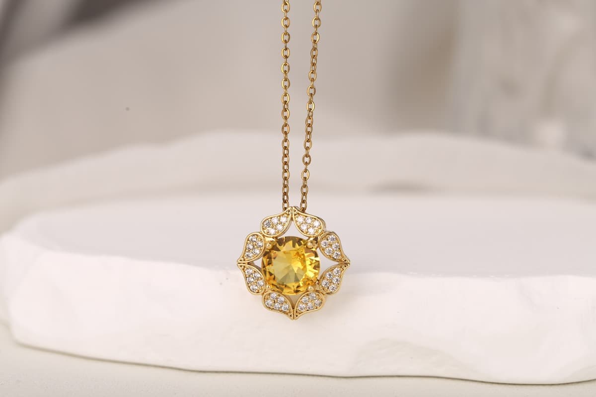 Elegant Round-Cut Blue Zircon Pendant Necklace 18K Gold Plated thumbnail 4