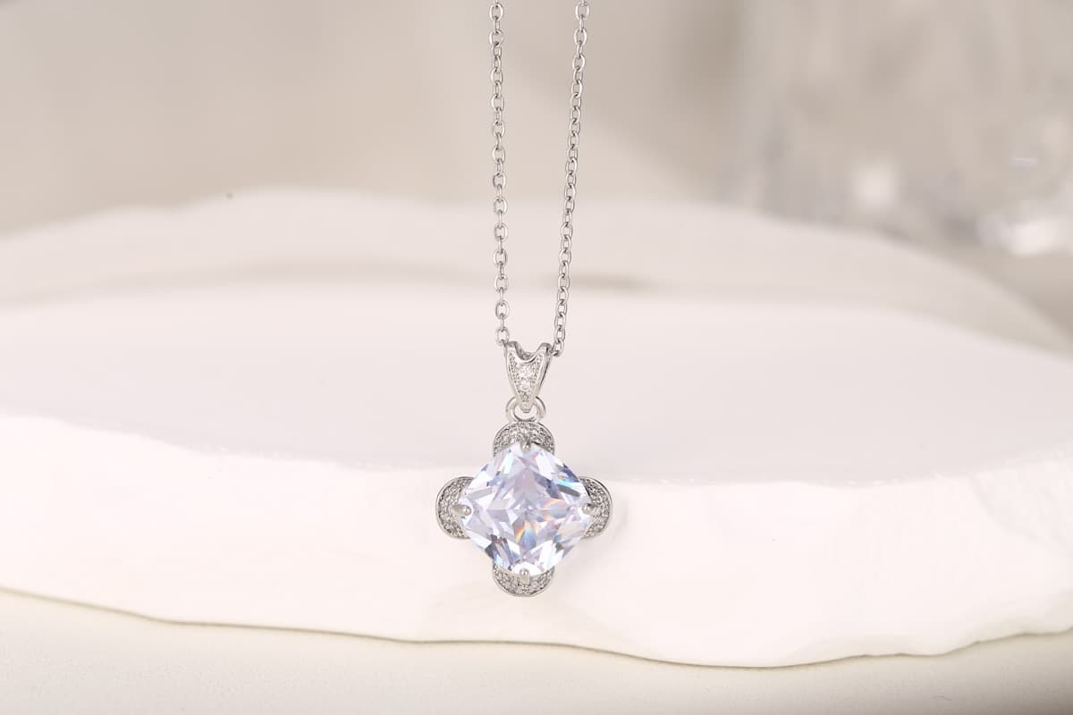 Elegant Round-Cut Blue Zircon Pendant Necklace 18K Gold Plated thumbnail 10