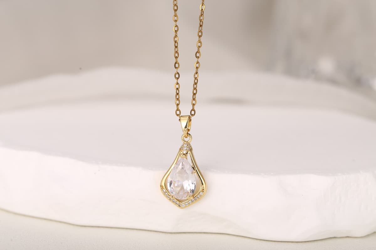 Elegant Oval-Cut Pink Zircon Pendant Necklace 18K Gold Plated thumbnail 3