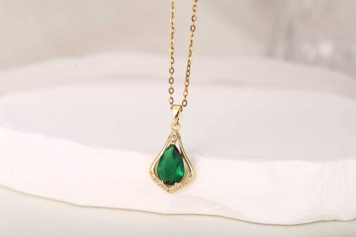 Elegant Oval-Cut Pink Zircon Pendant Necklace 18K Gold Plated thumbnail 6
