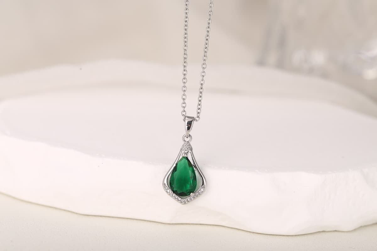 Elegant Oval-Cut Pink Zircon Pendant Necklace 18K Gold Plated thumbnail 9