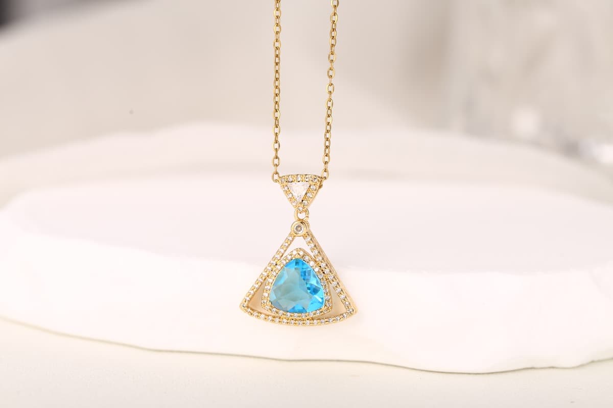 Elegant Teardrop White Zircon Pendant Necklace 18K Gold Plated thumbnail 4