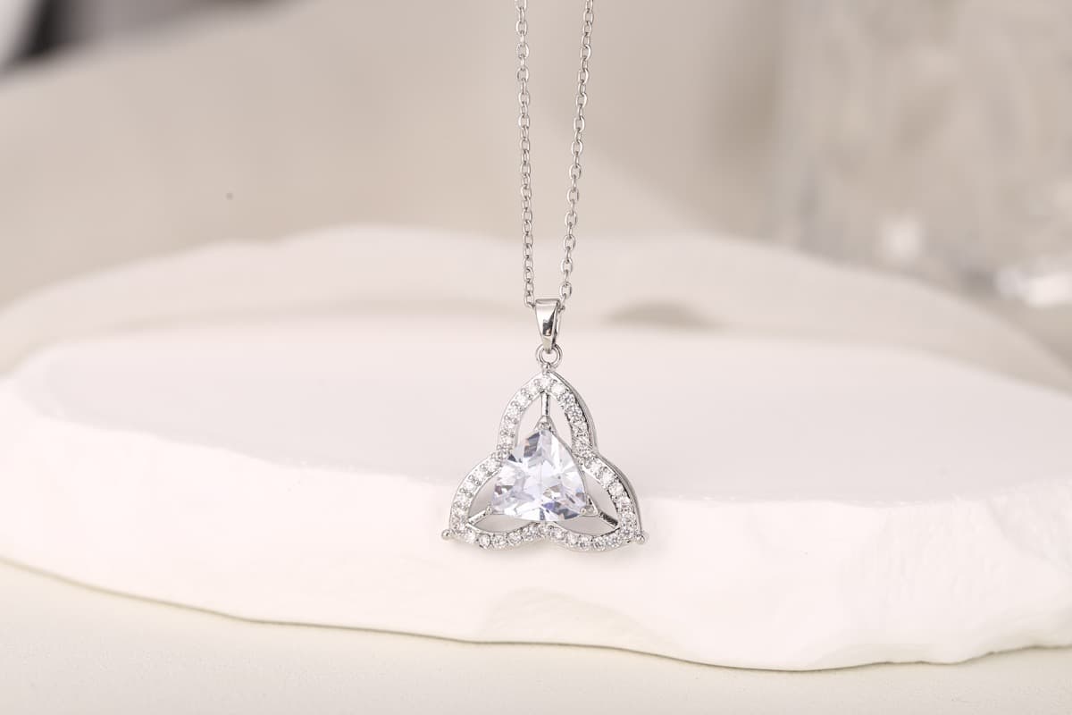 Elegant Teardrop White Zircon Pendant Necklace 18K Gold Plated thumbnail 15