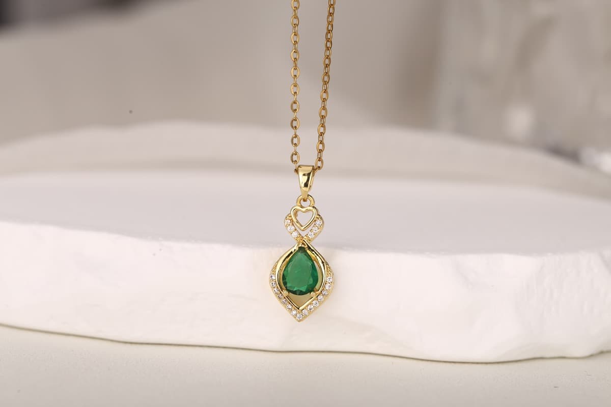 Elegant Round-Cut Pink Zircon Pendant Necklace 18K Gold Plated thumbnail 3