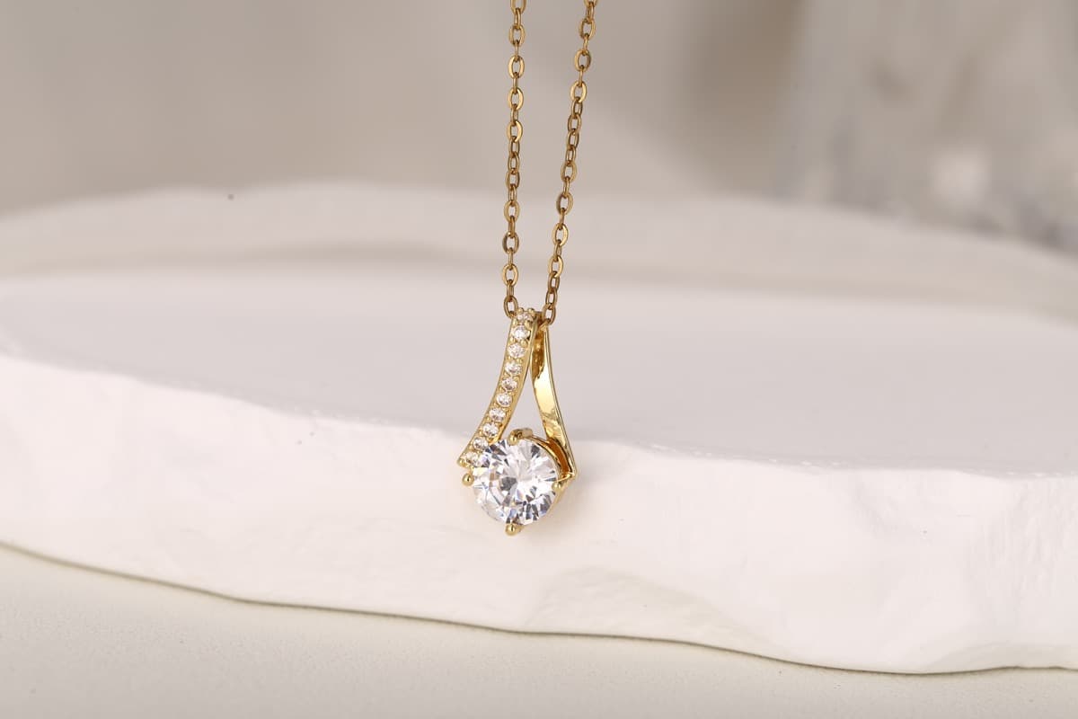 Elegant Round-Cut Pink Zircon Pendant Necklace 18K Gold Plated thumbnail 8